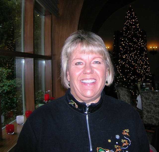 Zonta_Holiday_Auction_2013_010.sized